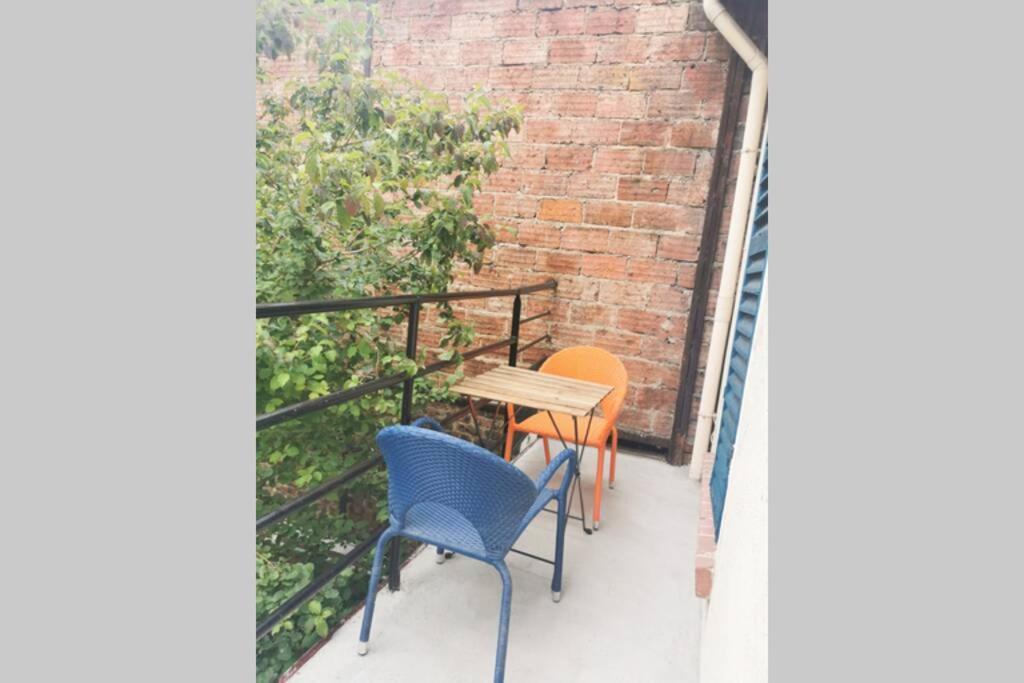 #4 Joli Appartement A 2 Pas Du Metro Et Paris 20 バニョレ エクステリア 写真